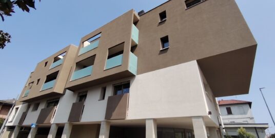 Cabiate : Nuovo Trilocale di 130 metri con cucina abitabile e doppi servizi oltre a terrazzo
